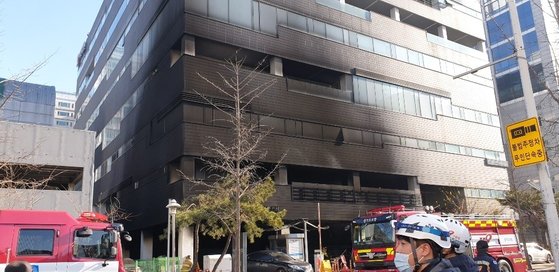 화재가 발생한 일산의 한 여성병원(사진제공 일산소방서)