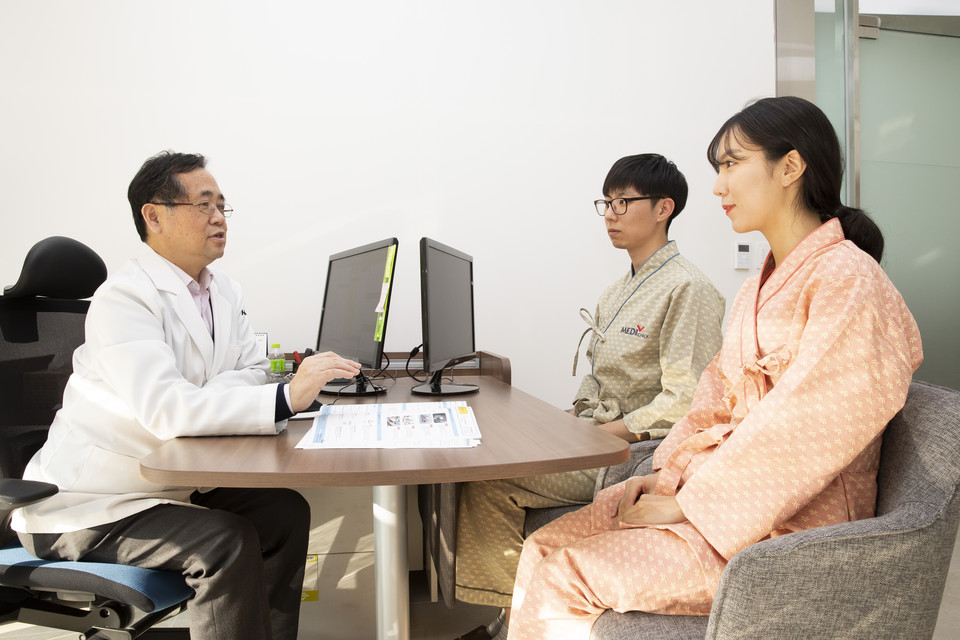 한국건강관리협회는 건강검진 전 일대일 상담과 과거 검진결과를 통해 빈혈과 지방간 위험군을 선별해 특화검진프로그램을 안내하고, 검진결과 이상소견이 있으면 집중관리하는 특성화시스템을 운영한다.