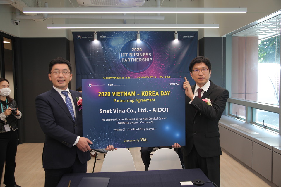 아이도트가 베트남 현지 기업인 SNET VINA Co, LTD와 연간 20억 규모의 공동 시장 진출과 관련한 상호 협력 계약을 맺었다.