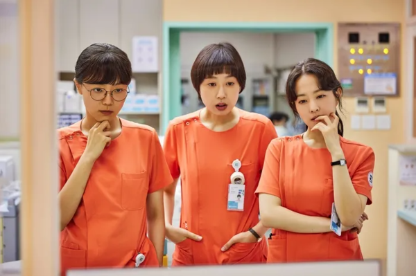 3년차 간호사 정다은(박보영·맨 오른쪽)을 주인공으로 한 드라마 는 다은을 포함한 5명의 간호사를 중심으로 정신병동에서 벌어지는 다양한 에피소드를 그린다. 넷플릭스 제공